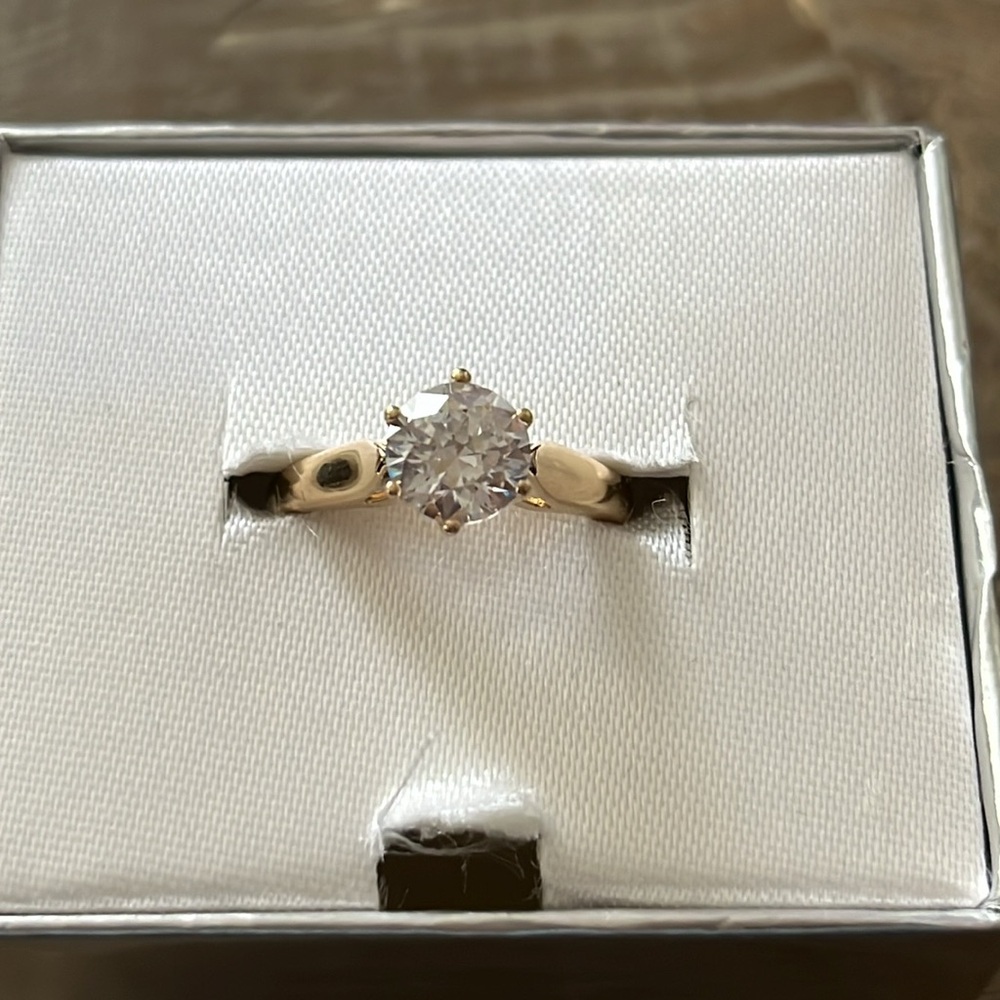6.5, 10K Y Gold and Solitary White Zircon Ring
